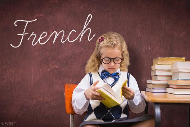 法语自我介绍小短文，法语自我介绍小短文简单！